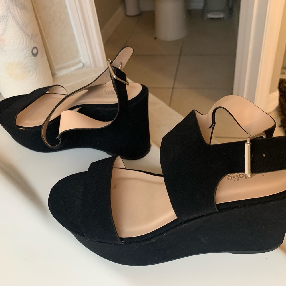 Worn once for graduation!